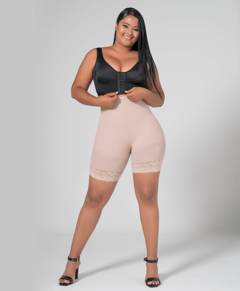 Short media pierna con levanta glúteos y alta compresión abdominal beige